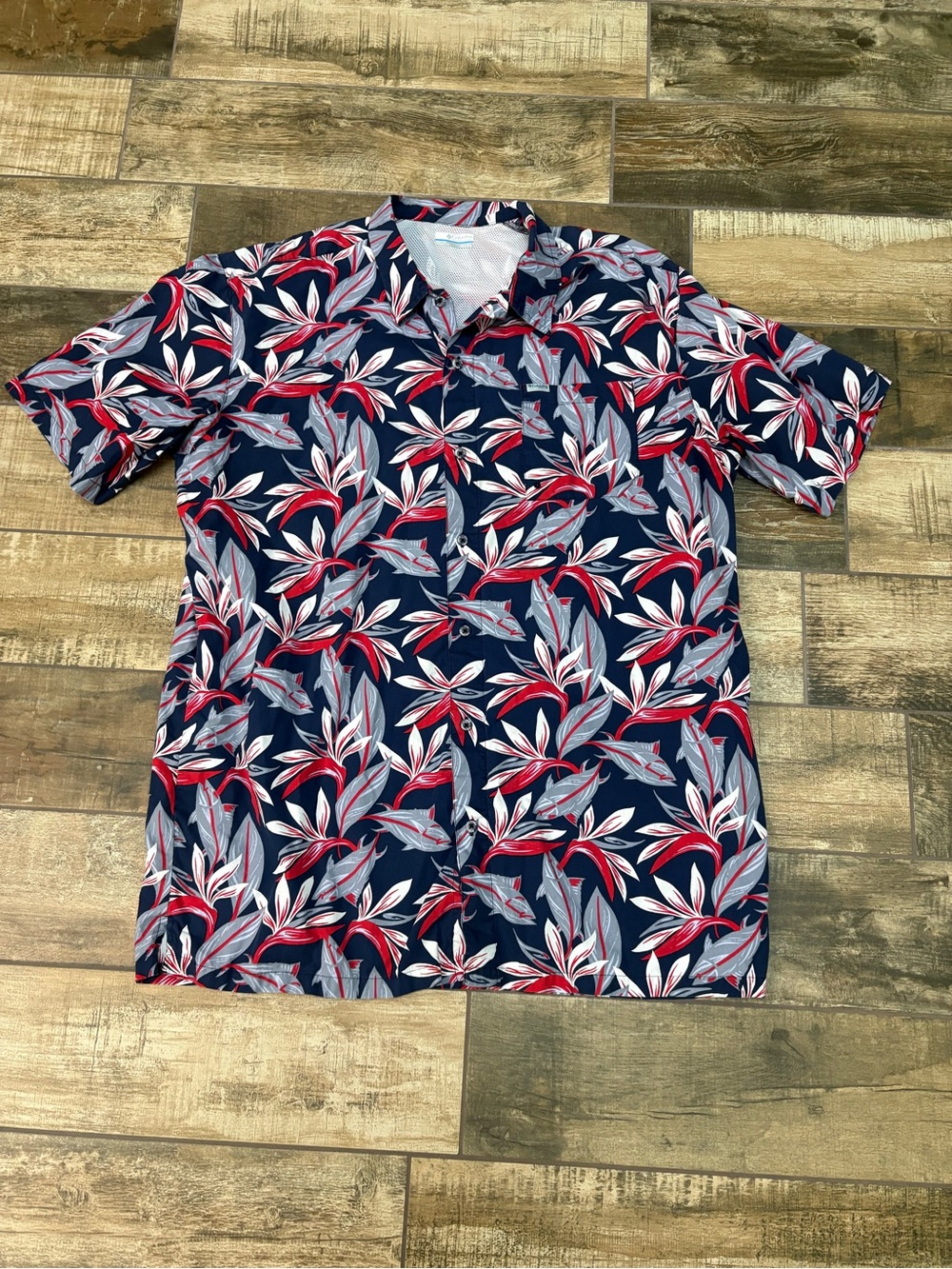 Columbia Navy Blue Red and White Floral Short-Sleeve Button-Up Shirt